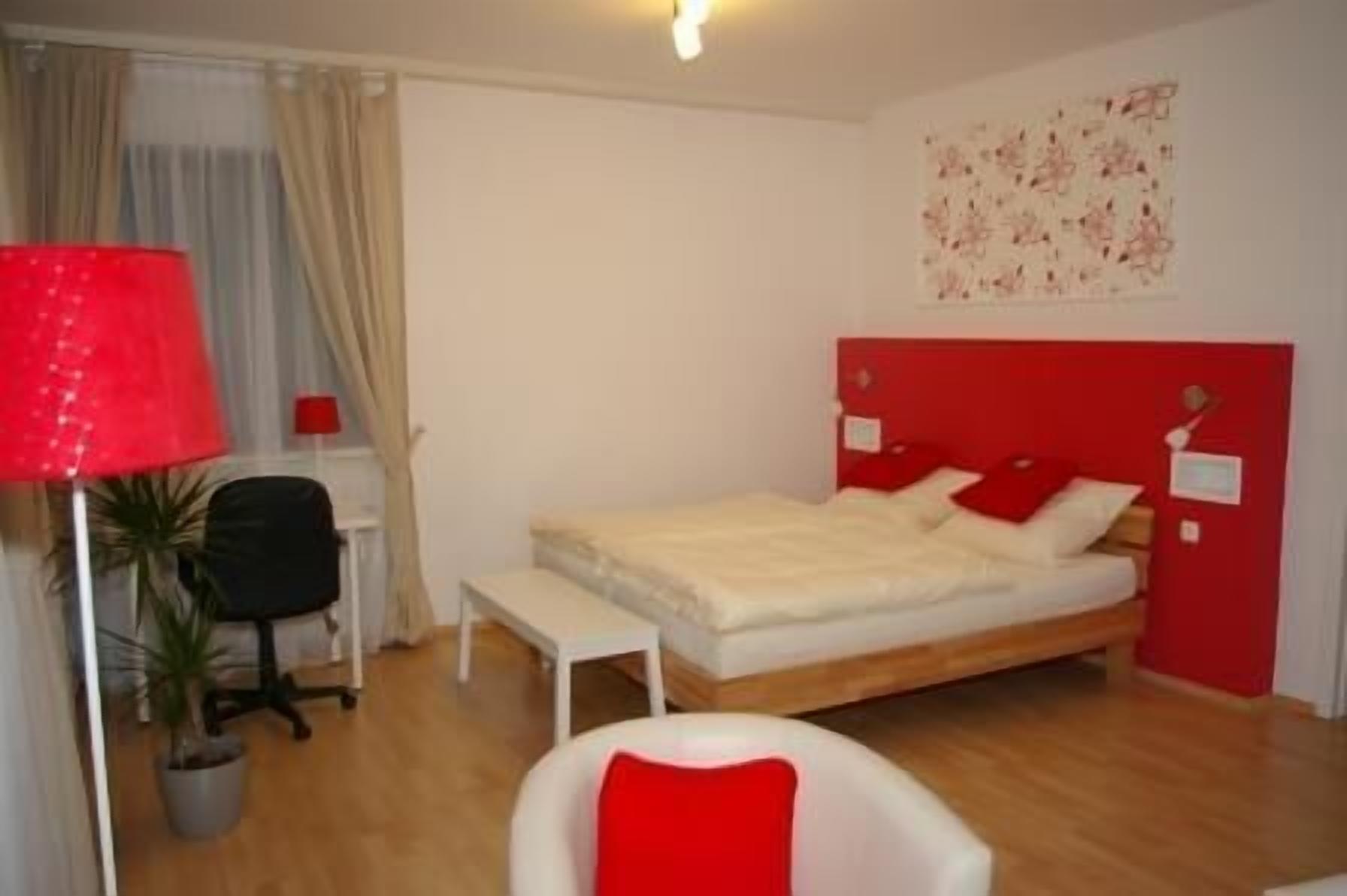 double room | minibar, desk, iron/ironing board, cots/infant beds