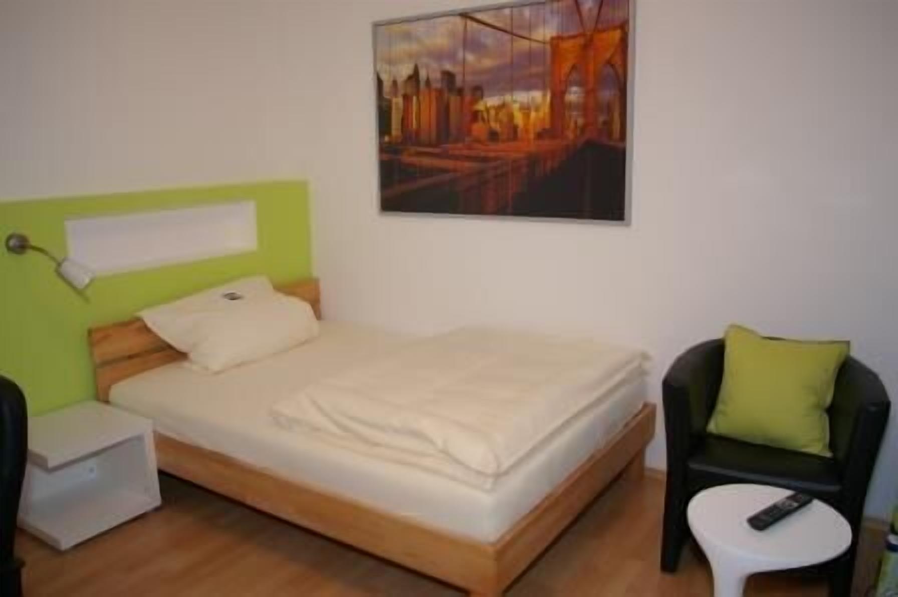 comfort single room | minibar, desk, iron/ironing board, cots/infant beds