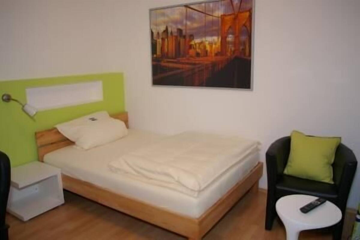 comfort single room | minibar, desk, iron/ironing board, cots/infant beds