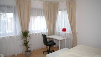 Chambre Double | Minibar, bureau, fer et planche à repasser, lits bébé (en supplément)