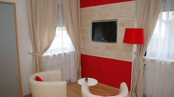 Chambre Double | Coin séjour | Télévision à écran plat