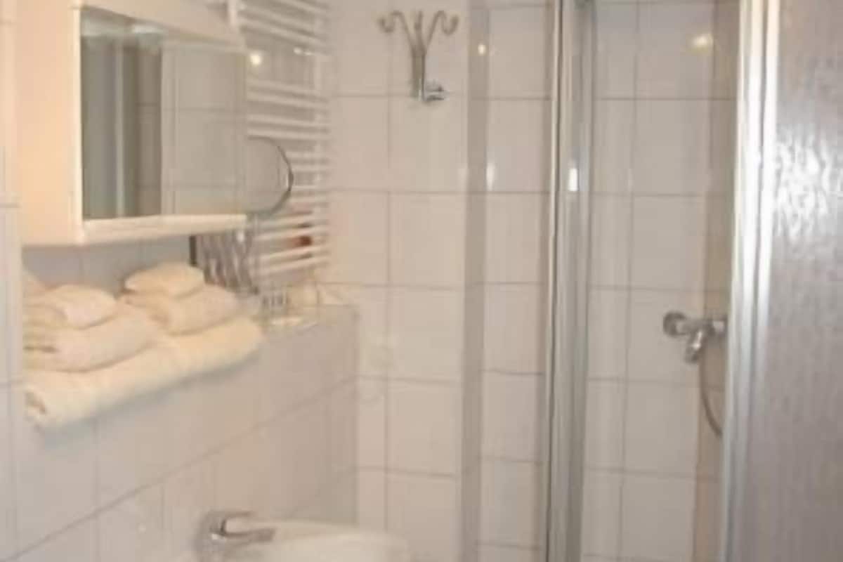 double room | bathroom | free toiletries, hair dryer, towels