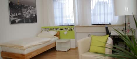 Comfort Single Room | Minibar, desk, iron/ironing board, cribs/infant beds