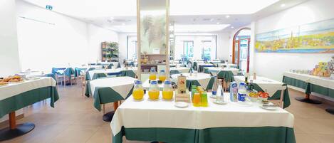 Desayuno buffet incluido todos los días