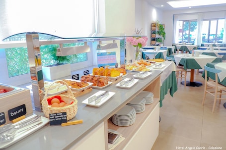 Free daily buffet breakfast. Hotel Angelo
