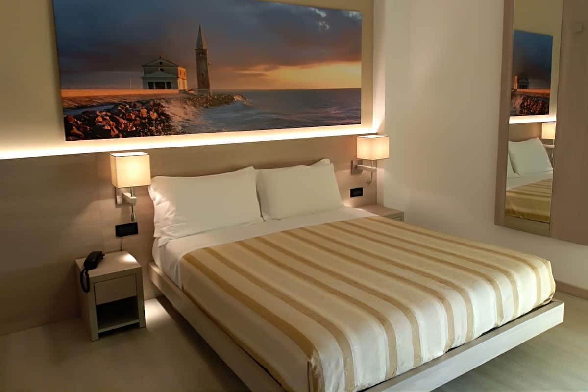 1 bedroom, in-room safe, desk, laptop workspace