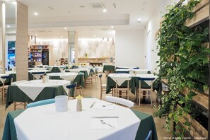 Esmorzar diari d'estil bufet gratuït 