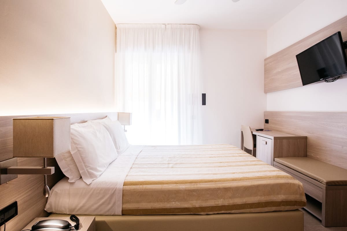 Superior Double Room, Non Smoking, Terrace | 1 bedroom, in-room safe, desk, laptop workspace