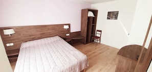Minibar, desk, free cribs/infant beds, free WiFi - Hôtel des Pyrénées - Nation (Paris)