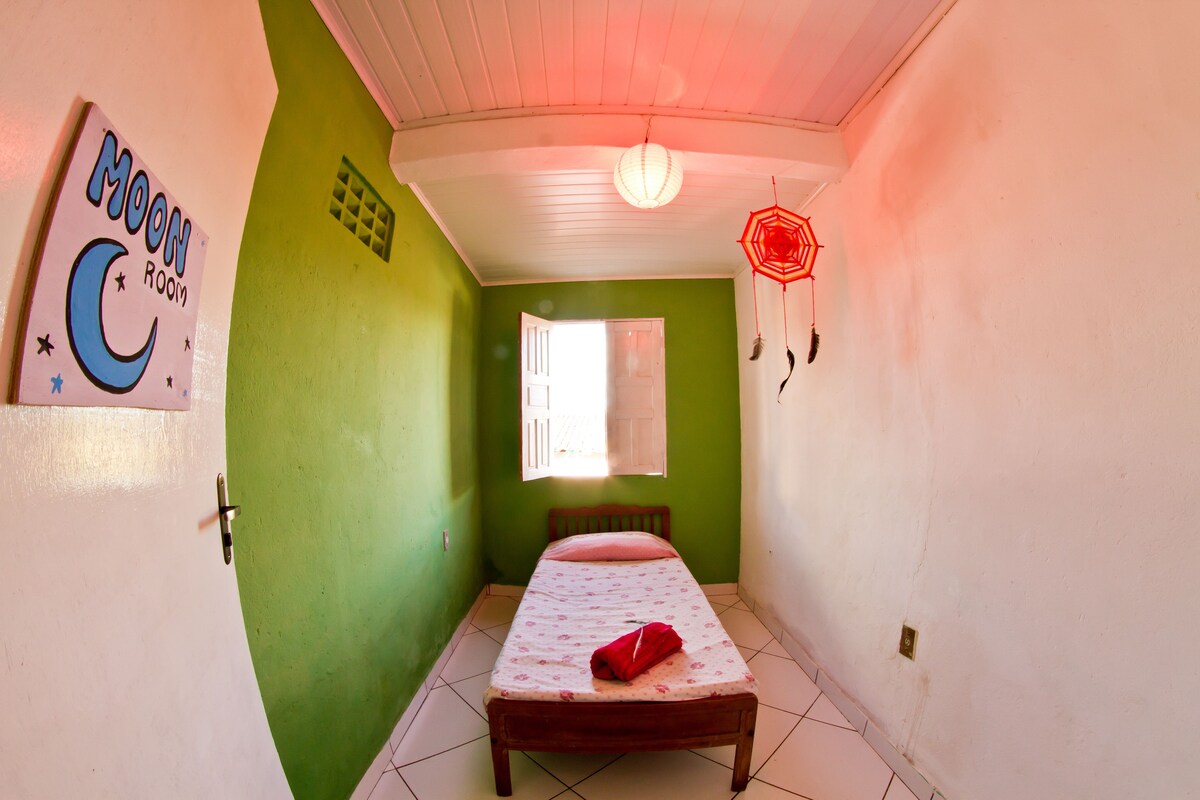 Chambre Simple, salle de bains commune (Moon)