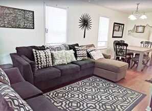 Cottage, 5 Bedrooms | Living area