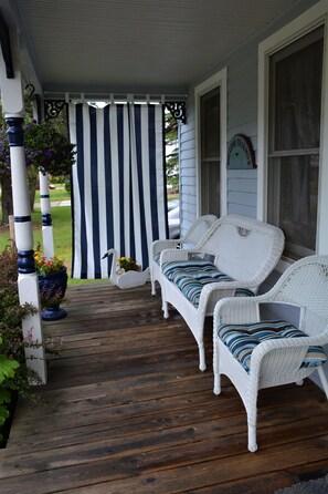 Porch - Vinzos Properties (South Haven)