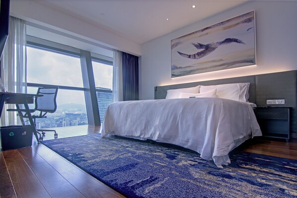 Caja de seguridad en la habitación y escritorio 