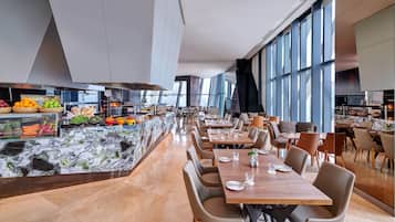 Desayuno buffet (MYR 70 por persona)