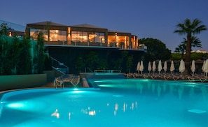 Outdoor pool, pool umbrellas - 3HB Falésia Garden (Albufeira)