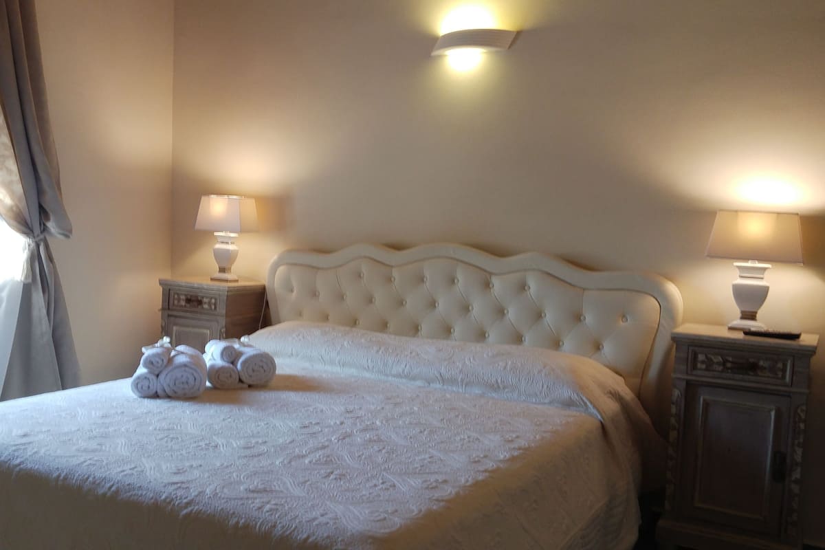 Doppia Deluxe, 1 camera da letto, frigorifero | 1 camera, minibar, con arredamento individuale, ferro/asse da stiro