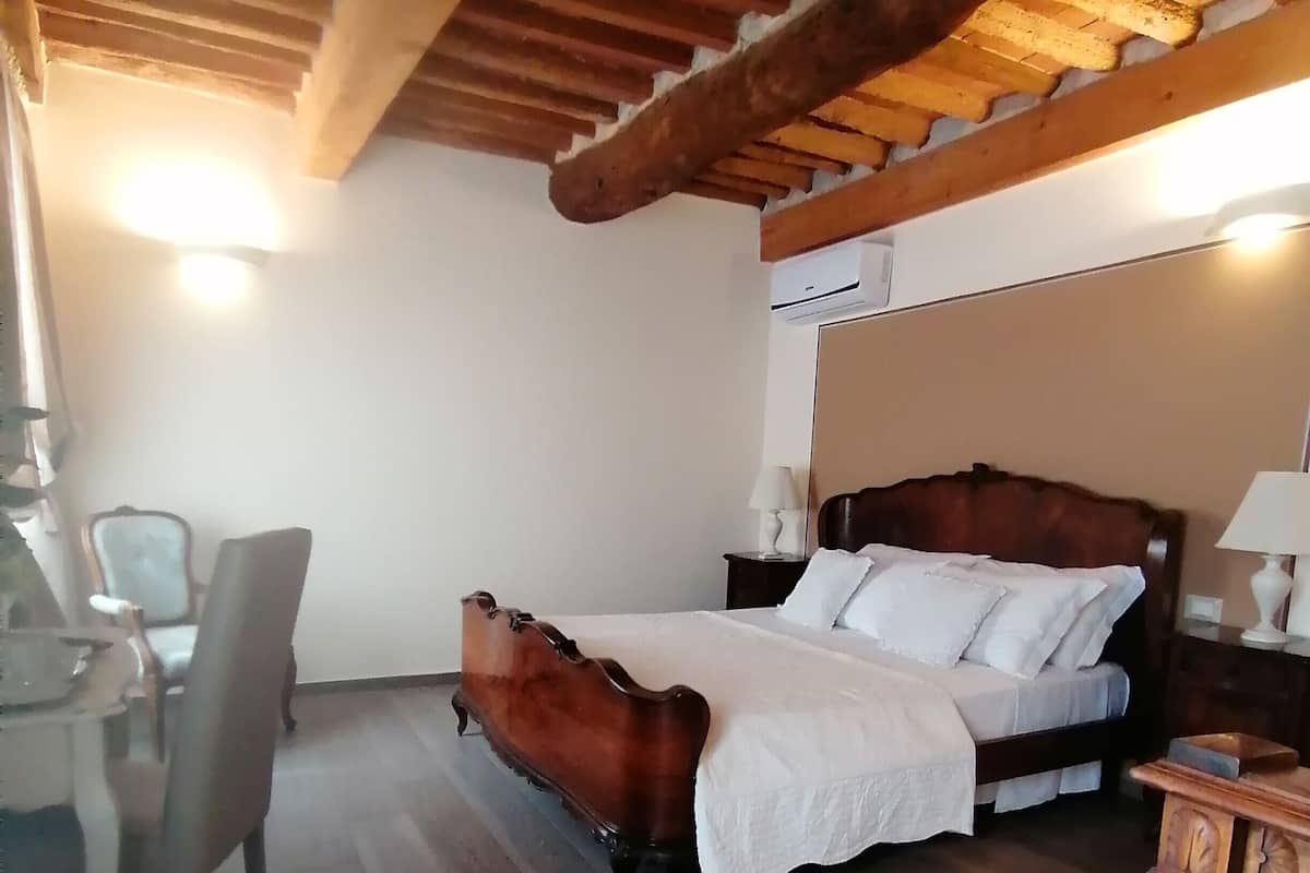 Camera Luxury, letti multipli | 1 camera, minibar, con arredamento individuale, ferro/asse da stiro