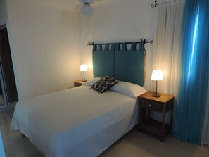 Medium Room | 1 bedroom, rollaway beds, free WiFi - Hotel La Perla de Barahona (Barahona)