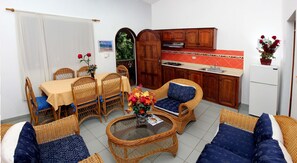 Apartemen Comfort | Area keluarga | TV layar datar