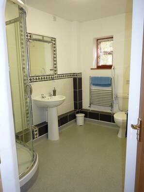 Family House, Multiple Beds, Valley View (9 bedrooms - 2x4,5x2,1x1,1x6 pax) | Bathroom