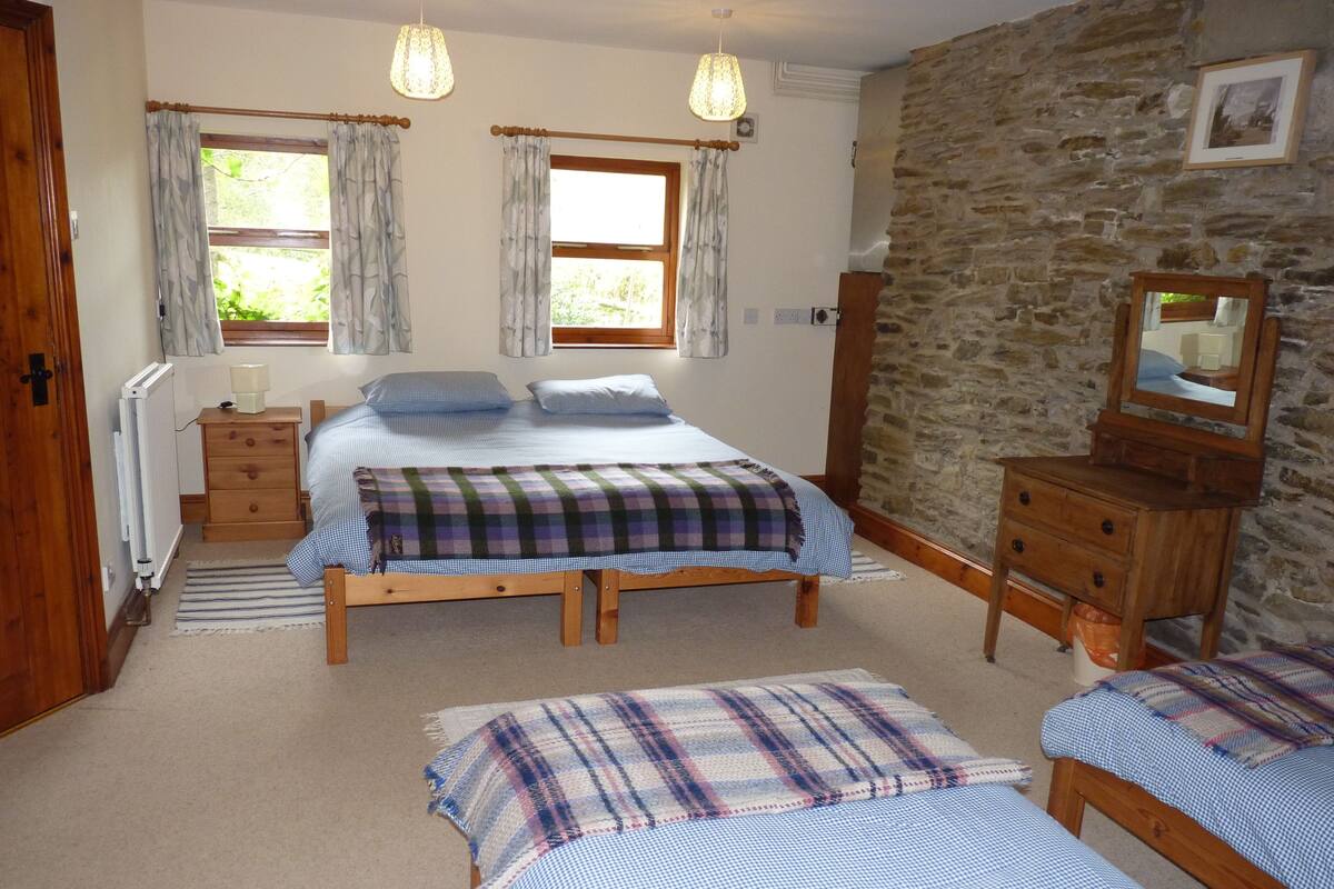 Family House, Multiple Beds, Valley View (9 bedrooms - 2x4,5x2,1x1,1x6 pax)