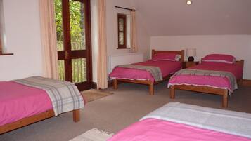 Maison Familiale, plusieurs lits, vue vallée (9 bedrooms - 2x4,5x2,1x1,1x6 pax)