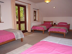 Family House, Multiple Beds, Valley View (9 bedrooms - 2x4,5x2,1x1,1x6 pax)