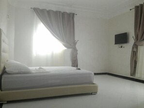Family Suite | Premium bedding, desk, blackout curtains, free cots/infant beds