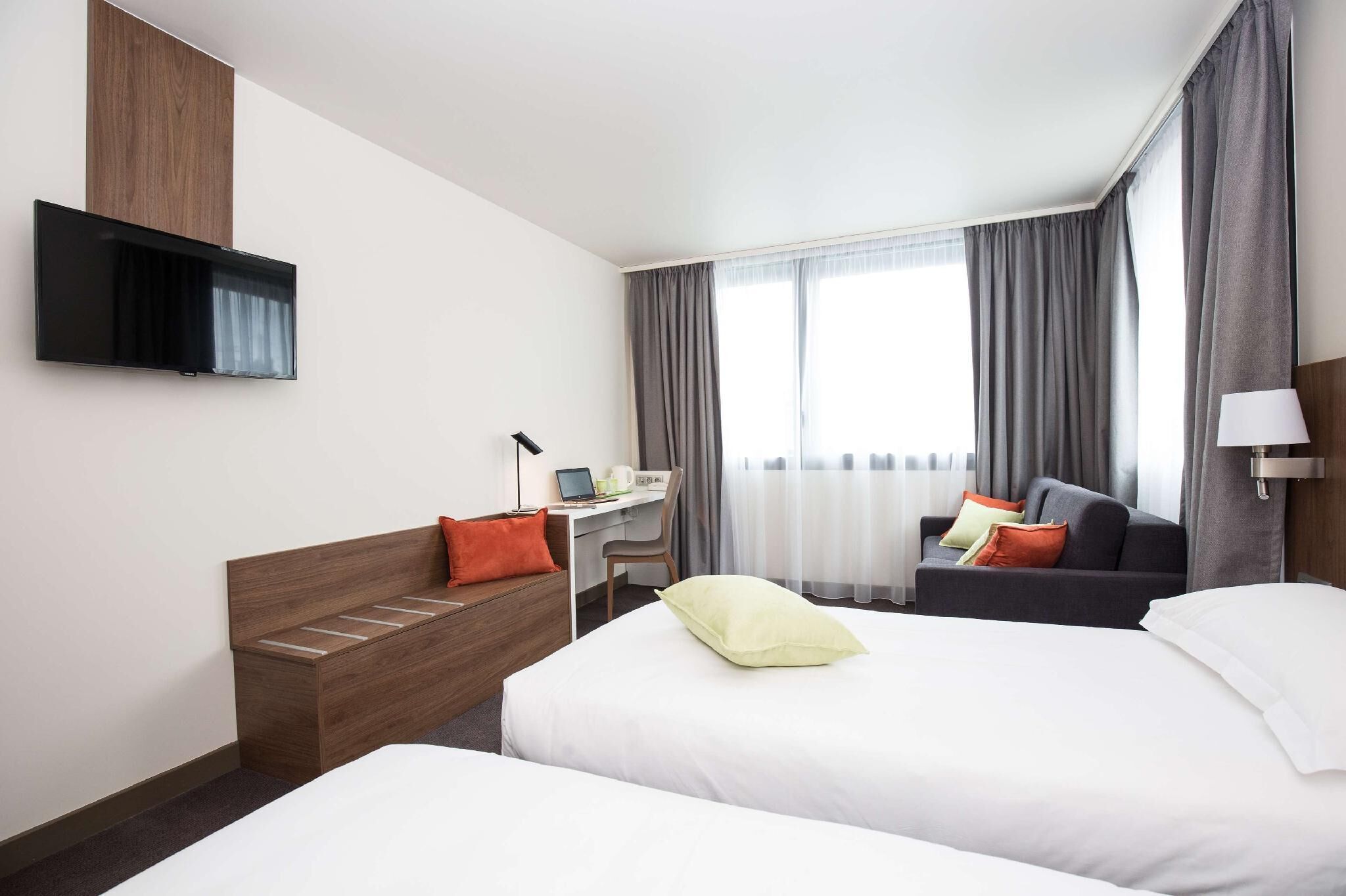 1 quarto, roupas de cama premium, escrivaninha, cortinas blackout