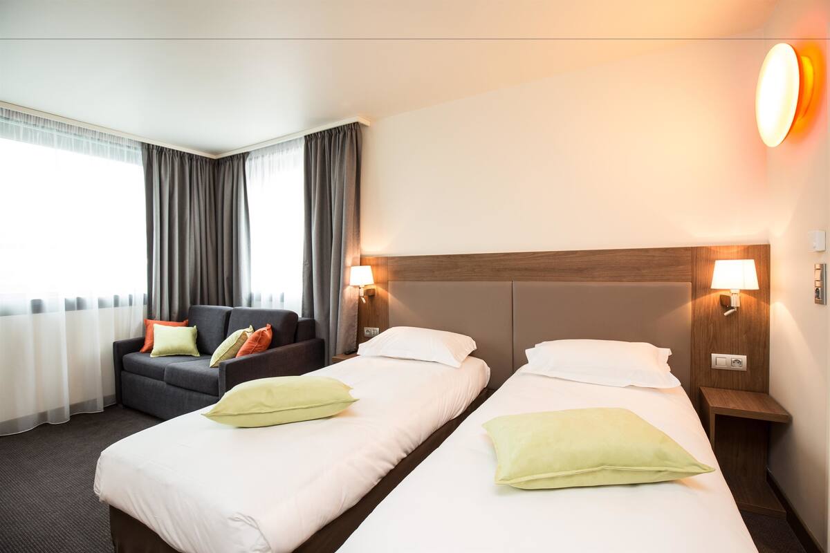 1 bedroom, premium bedding, desk, blackout curtains