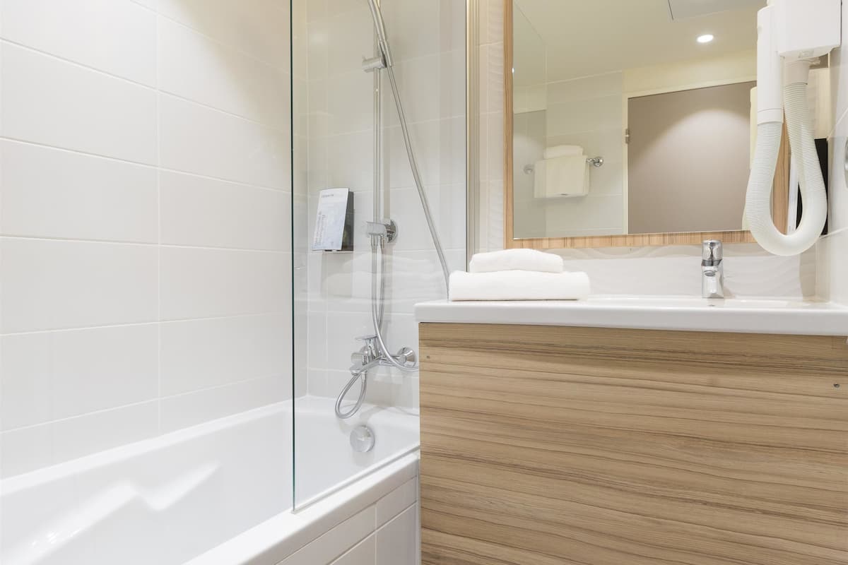 eco-friendly toiletries, hair dryer, towels