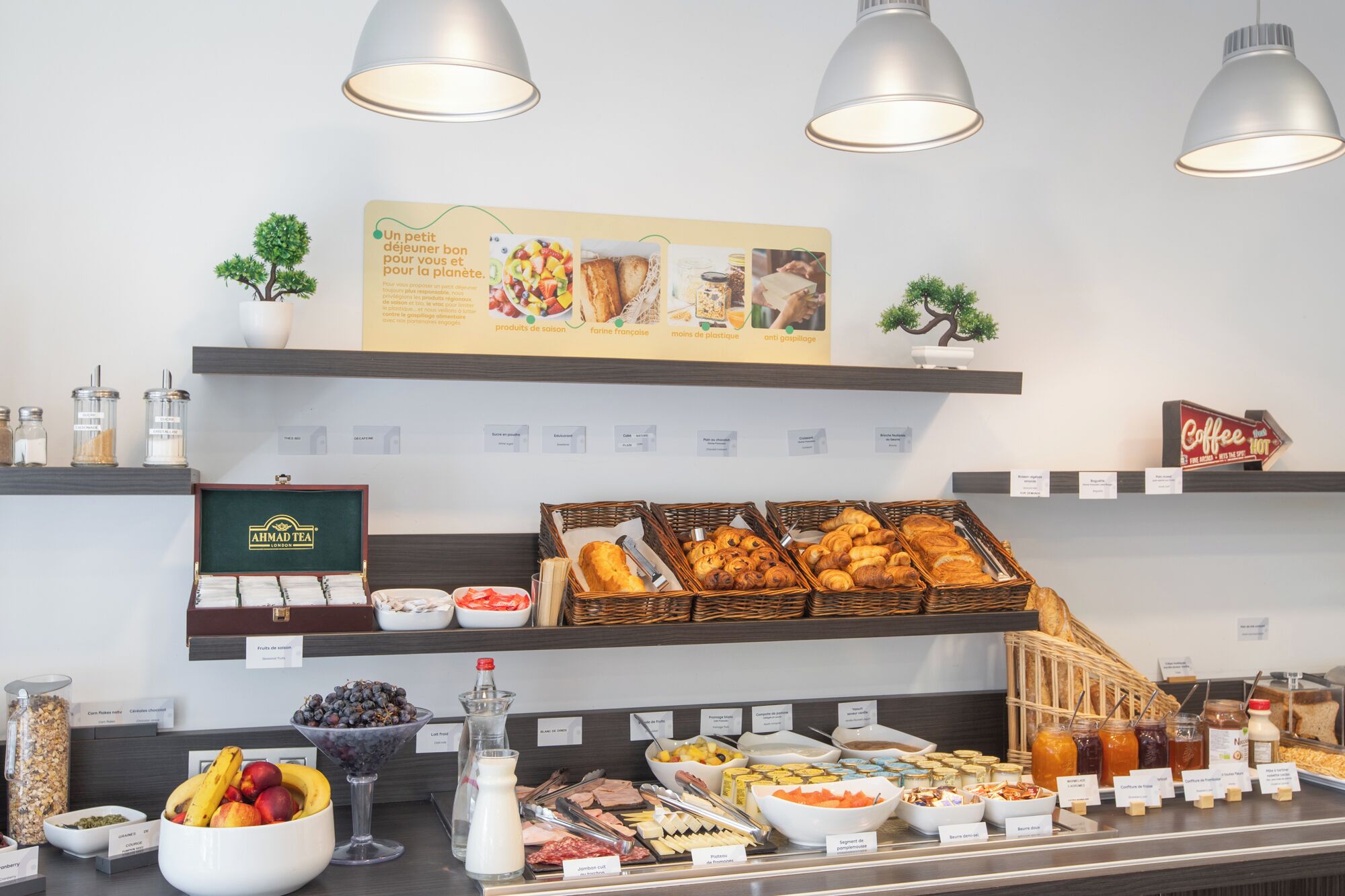 Dagelijks continentaal ontbijt (EUR 12.90 per persoon)