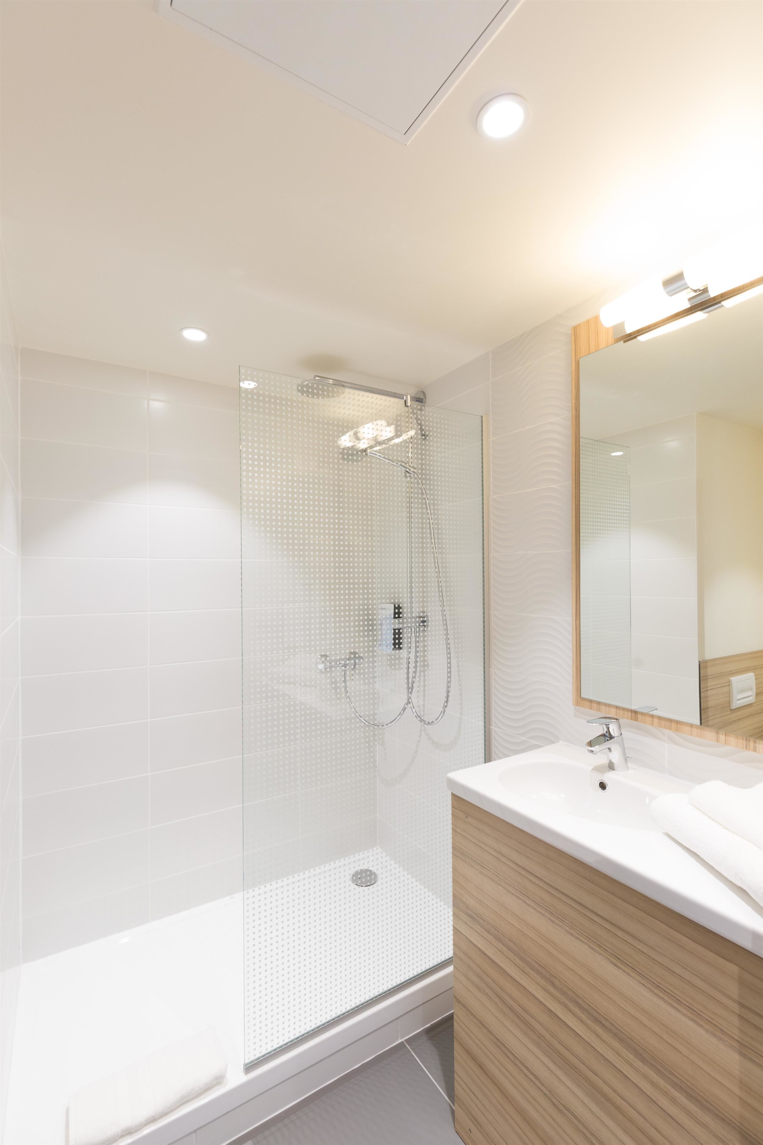 eco-friendly toiletries, hair dryer, towels