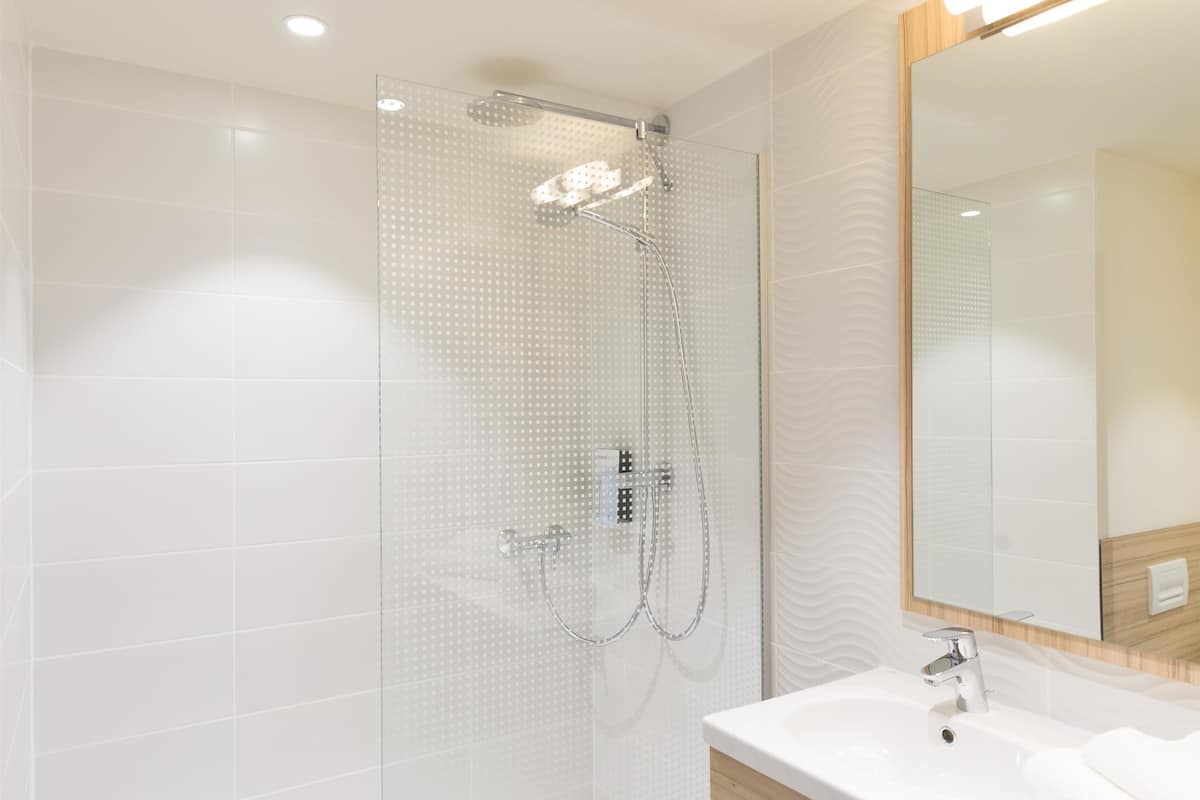 eco-friendly toiletries, hair dryer, towels