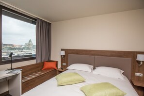 1 quarto, roupas de cama premium, escrivaninha, cortinas blackout