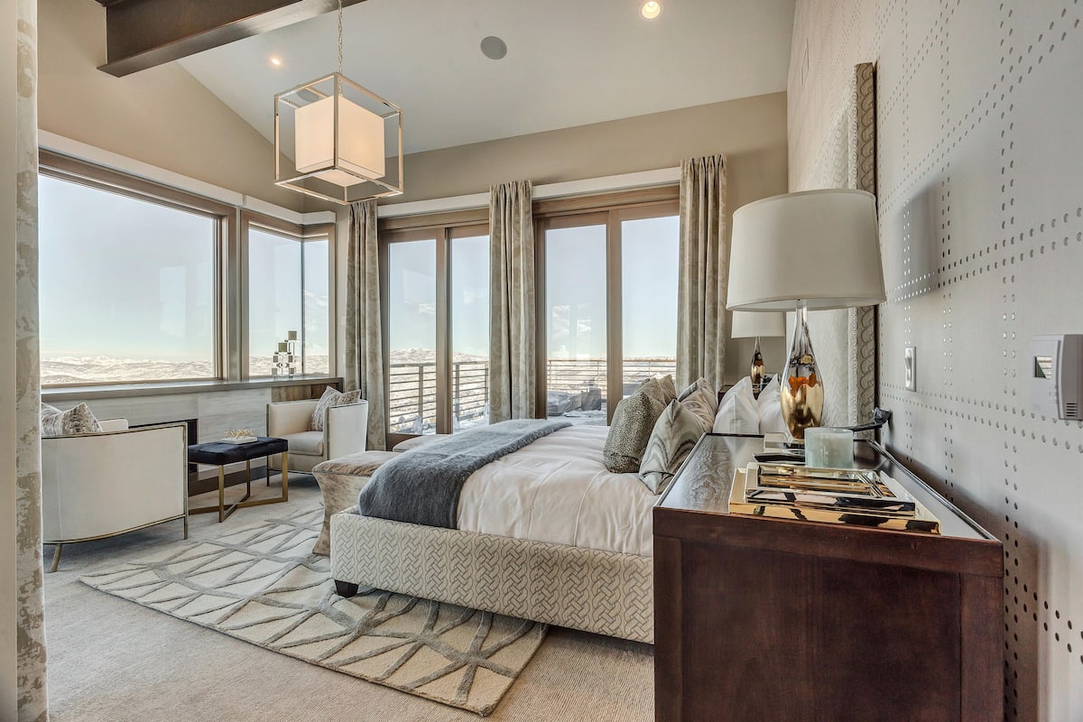 Luxe beddengoed, een kluis op de kamer, individueel gedecoreerd
