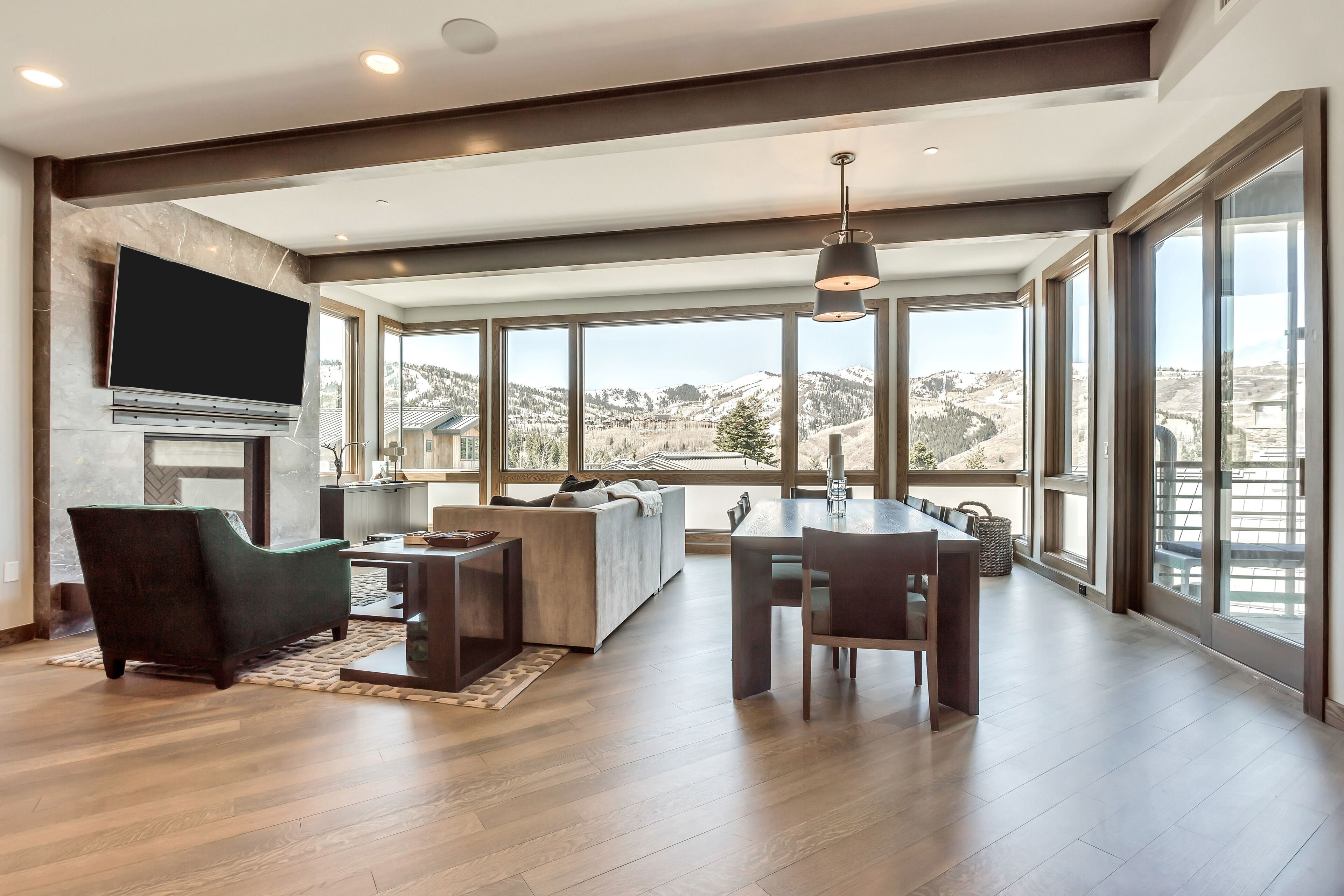 premium suite, 5 bedrooms (king) | living area | flat-screen tv