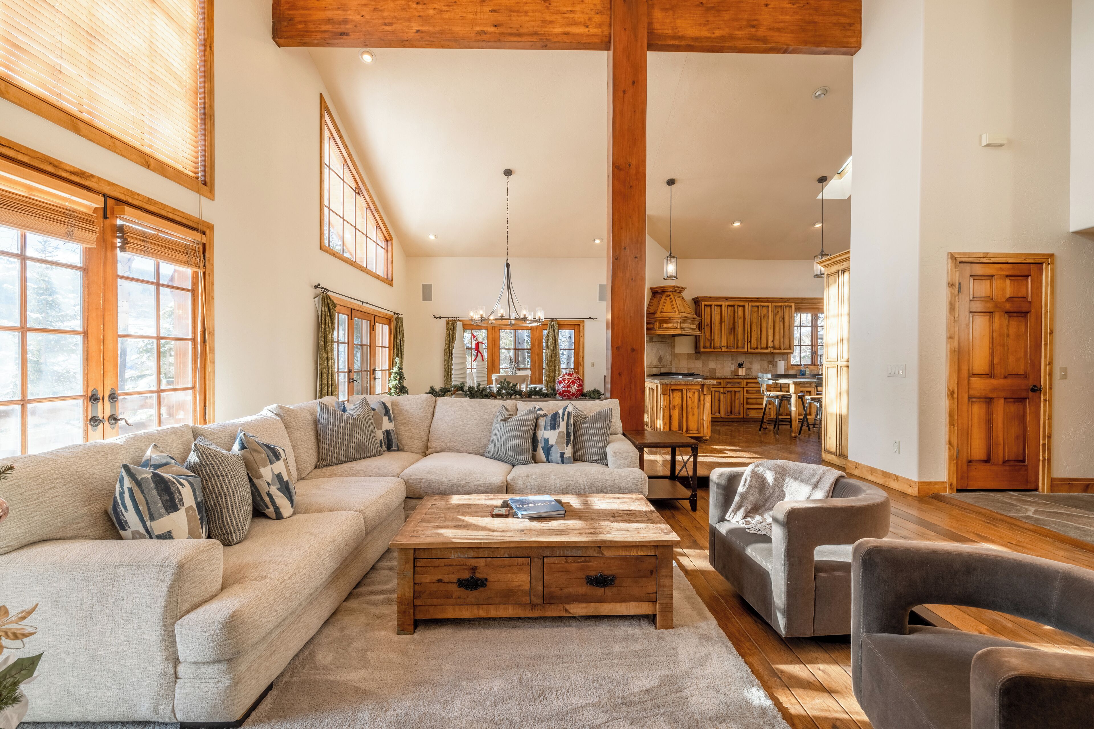 House (Golden Eagle) | Living area