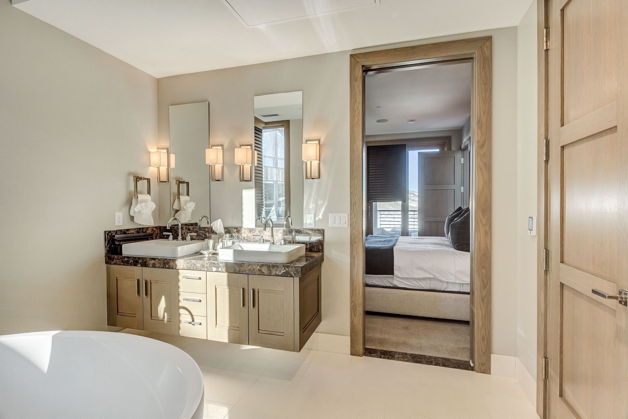 Salle de bain | Articles de toilette de luxe, sèche-cheveux, peignoirs, chaussons