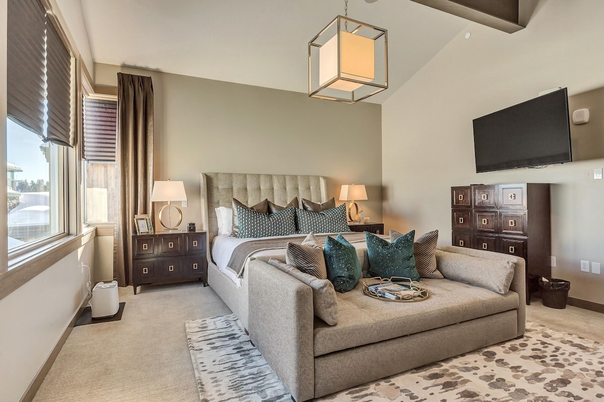 Luxe beddengoed, een kluis op de kamer, individueel gedecoreerd