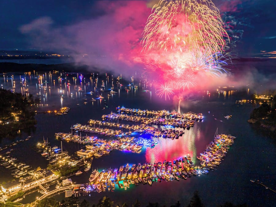 Bagian depan properti - sore/malam