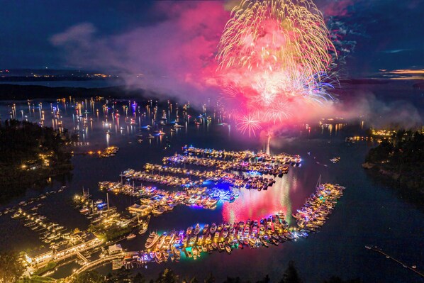 Front of property - evening/night - Roche Harbor Resort (Friday Harbor)