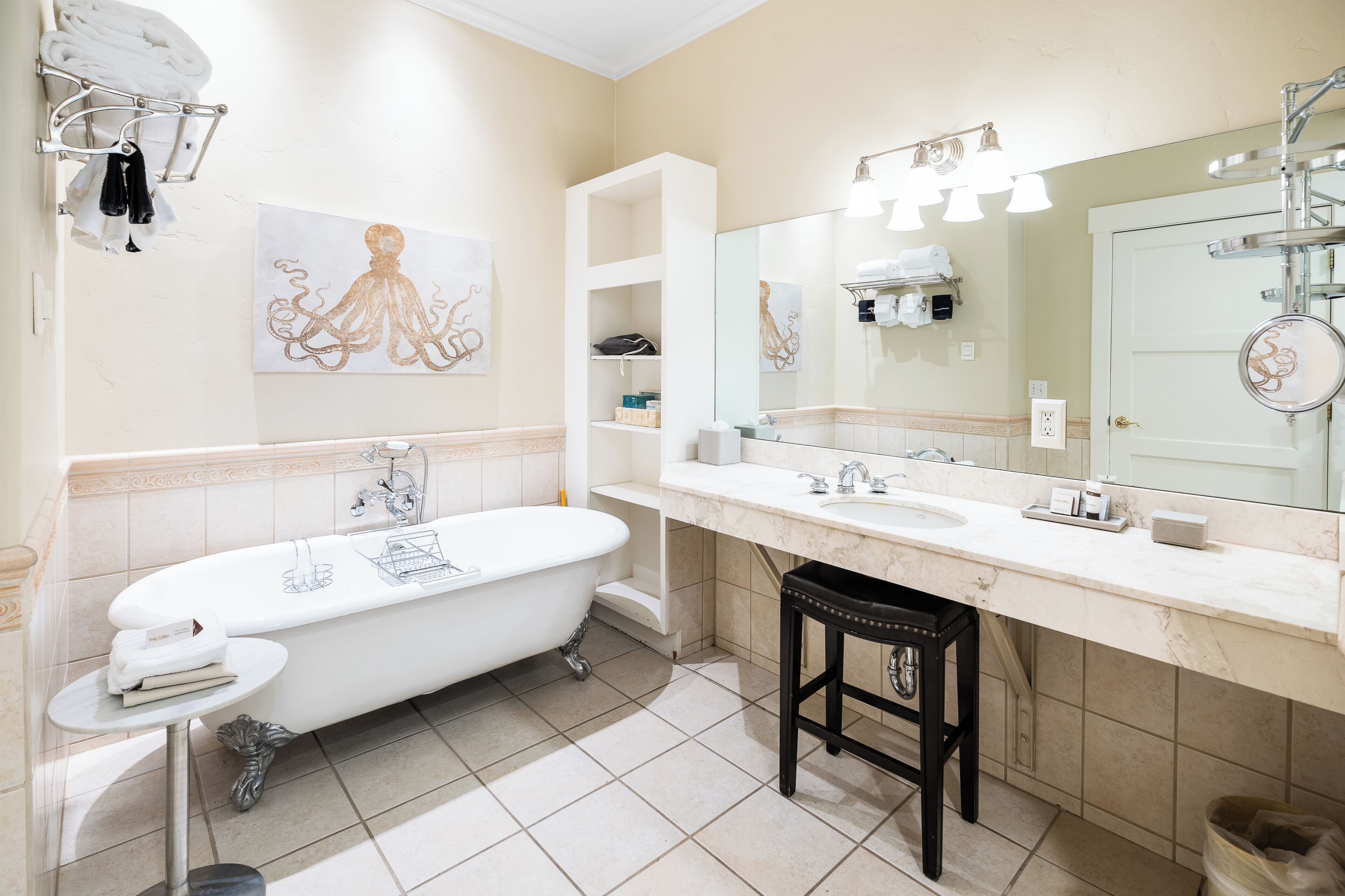 mcmillin suite - top floor | bathroom | towels