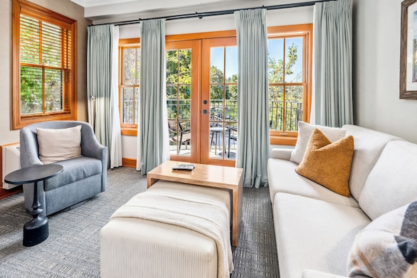 Comfort Suite, 1 King Bed, Balcony, Ocean View