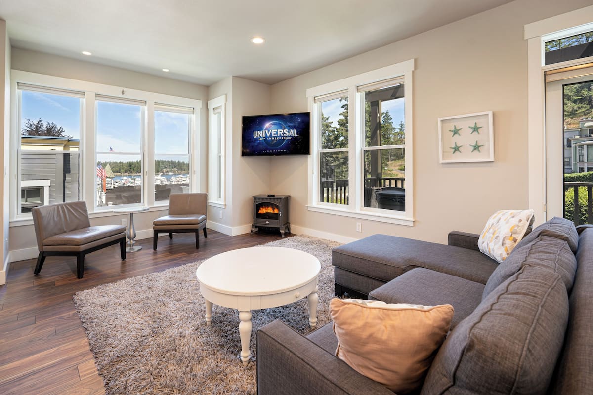 Family Townhome, 3 Bedrooms, Kitchen, Harbor View | Living area | LCD TV