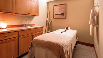 Körperbehandlungen, Aromatherapie, Warmsteinmassagen
