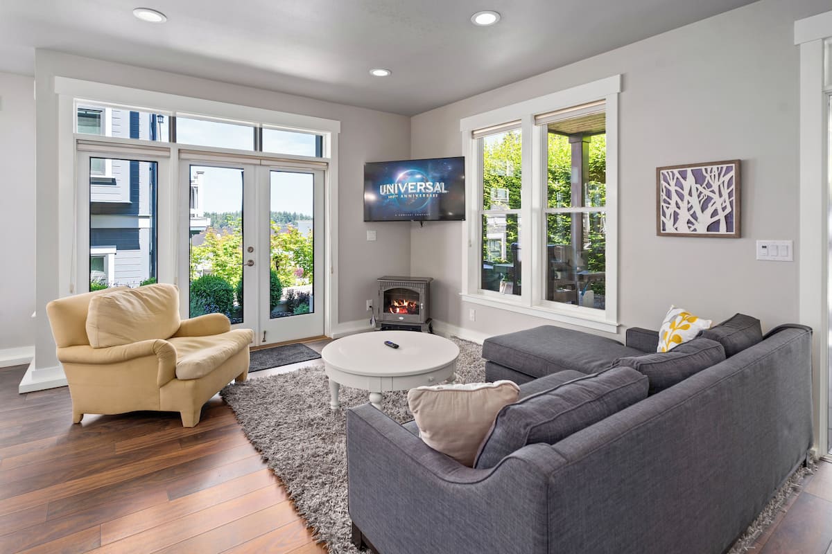 Family Townhome, 3 Bedrooms, Kitchen, Harbor View | Living area | LCD TV
