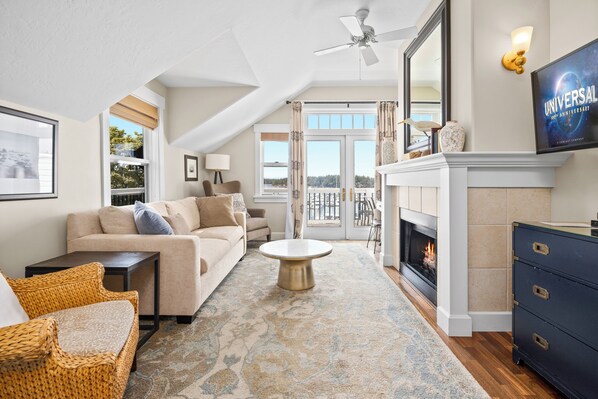 McMillin Suite - Top Floor | Living area