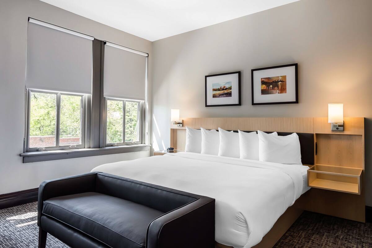 premium bedding, in-room safe, desk, iron/ironing board