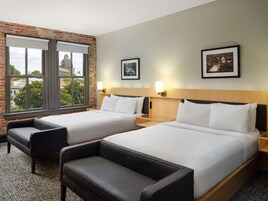 客房, 2 张大床 | 高档床上用品、客房内保险箱、办公桌、熨斗/熨衣板